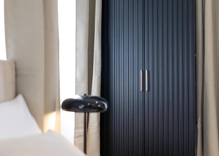 Palace Luxury Apartment *